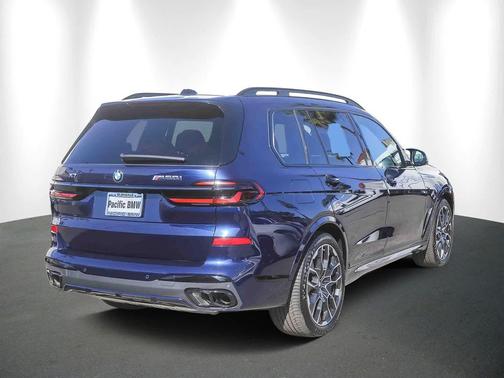 2025 BMW X7 M60i