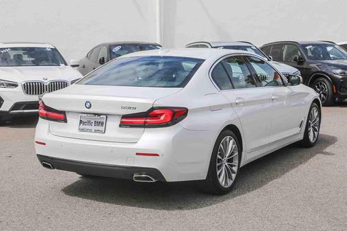Mineral White Metallic 2023 BMW 530 i