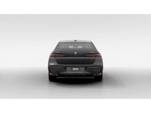 2025 BMW 750e i xDrive