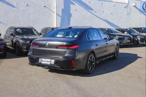 2026 BMW 740 i