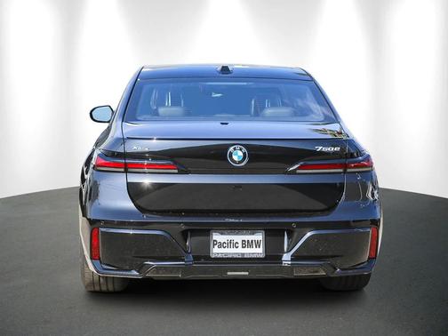 2025 BMW 750e i xDrive