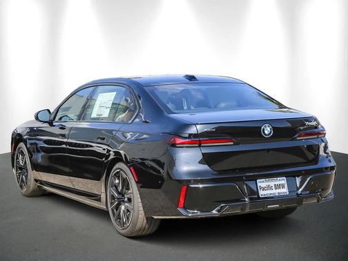 2025 BMW 750e i xDrive