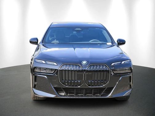 2025 BMW 750e i xDrive