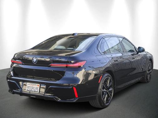 2025 BMW 750e i xDrive