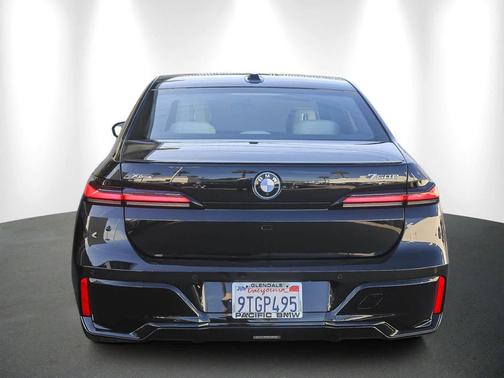 2025 BMW 750e i xDrive