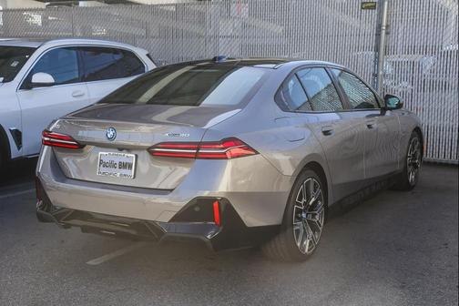 2025 BMW i5 xDrive40