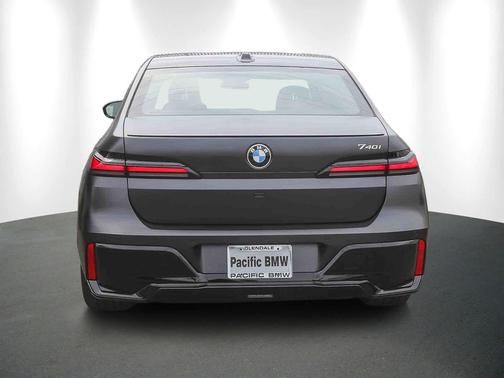 2026 BMW 740 i