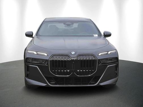2026 BMW 740 i