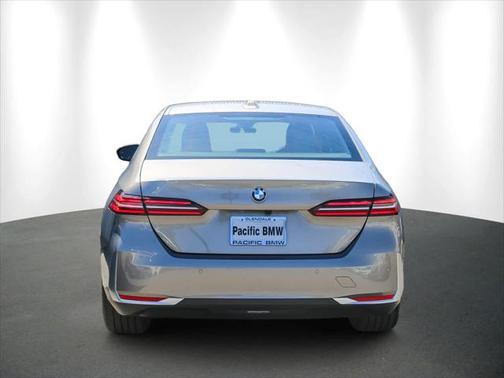 2024 BMW 530 i
