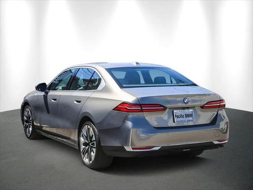 2024 BMW 530 i