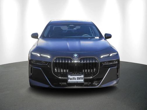 2025 BMW 750e i xDrive