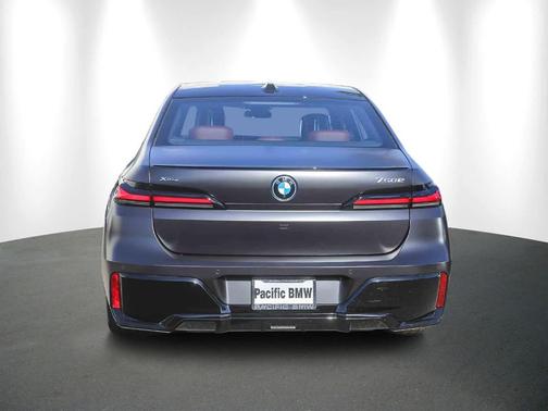 2025 BMW 750e i xDrive