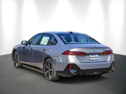 2025 BMW i5 M60