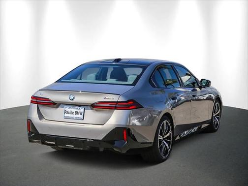 2025 BMW i5 M60