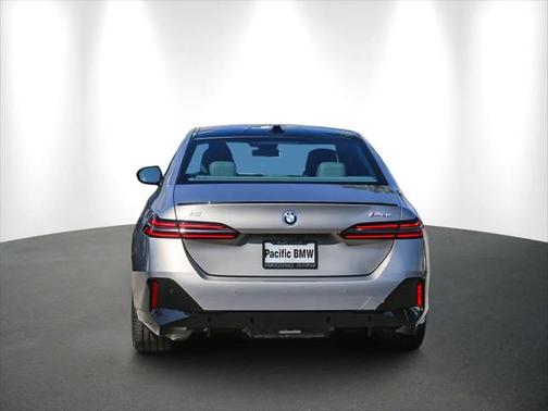 2025 BMW i5 M60