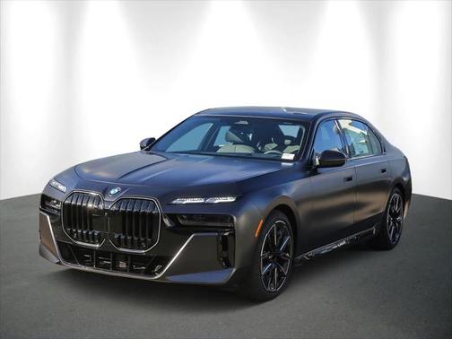 2025 BMW 740 i