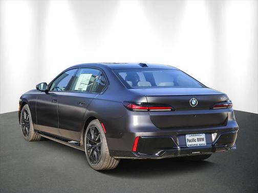 2025 BMW 740 i