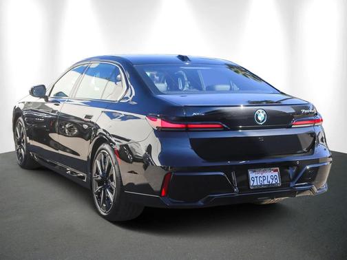 2025 BMW 750e i xDrive