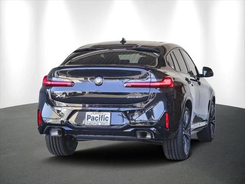 2025 BMW X4 xDrive30i