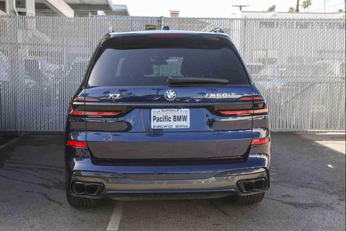 2025 BMW X7 M60i