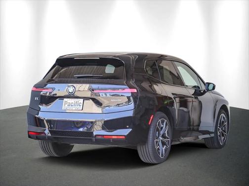 2025 BMW iX xDrive50