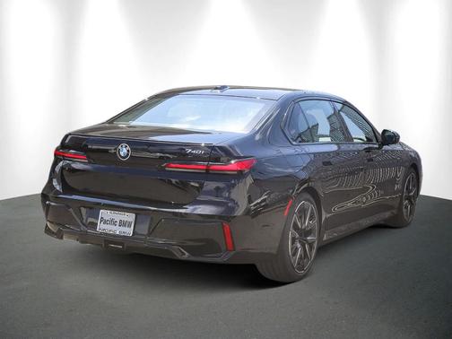 2026 BMW 740 i