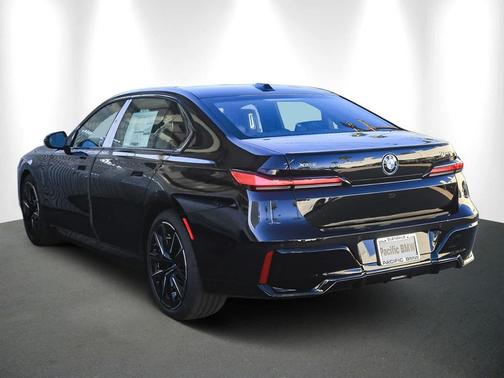 2026 BMW 750e i xDrive