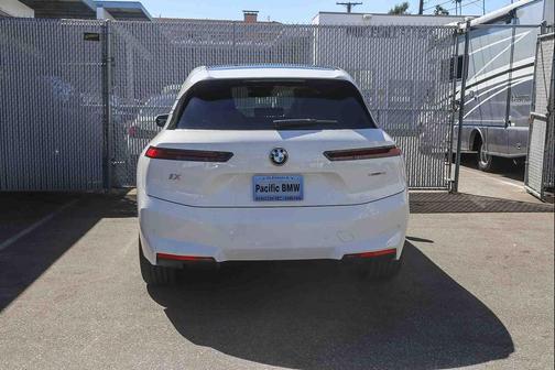 2026 BMW iX xDrive60