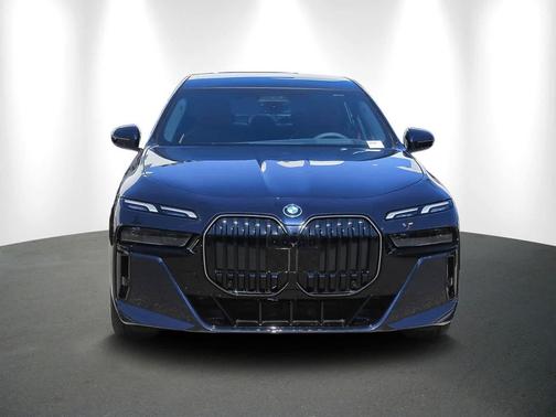 2025 BMW 750e i xDrive