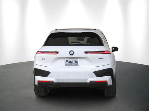 2025 BMW iX xDrive50