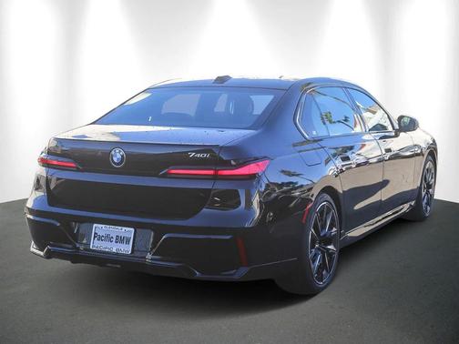2026 BMW 740 740i