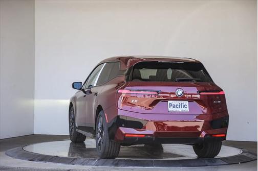 2025 BMW iX xDrive50