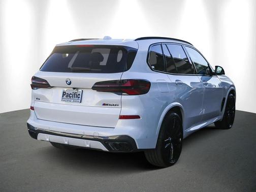 2025 BMW X5 M60i