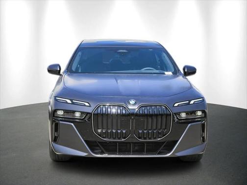 2025 BMW 740 i