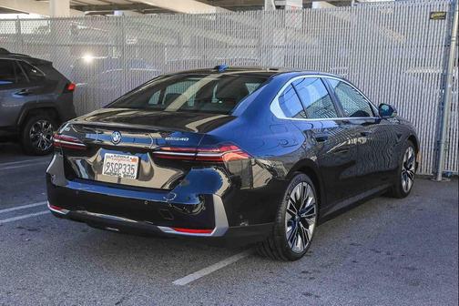 2025 BMW i5 eDrive40