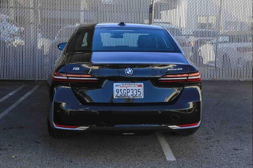 2025 BMW i5 eDrive40