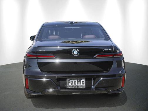 Black Sapphire Metallic 2026 BMW 750e i xDrive