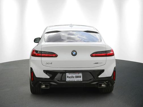 2025 BMW X4 xDrive30i