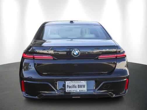 2026 BMW 750e i xDrive