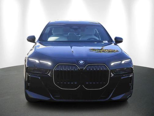 2026 BMW 750e i xDrive