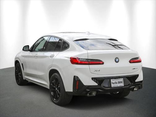 2025 BMW X4 xDrive30i