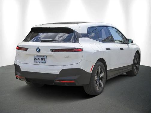 2025 BMW iX xDrive50