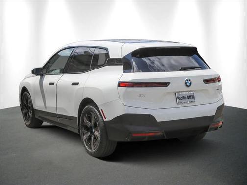 2025 BMW iX xDrive50