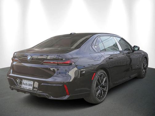 2026 BMW 750e i xDrive