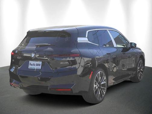 2026 BMW iX xDrive60