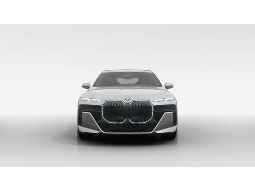 2025 BMW 750e i xDrive