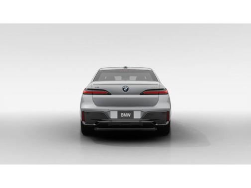 2025 BMW 750e i xDrive