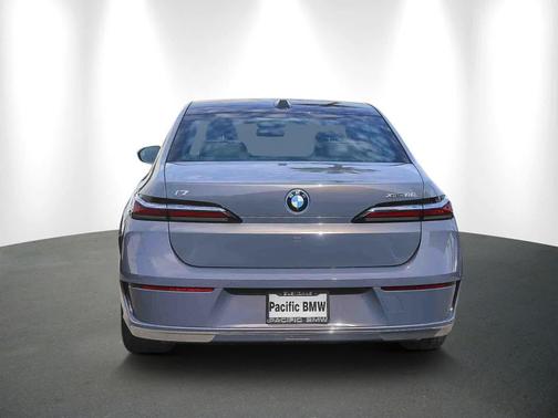 2025 BMW i7 xDrive60