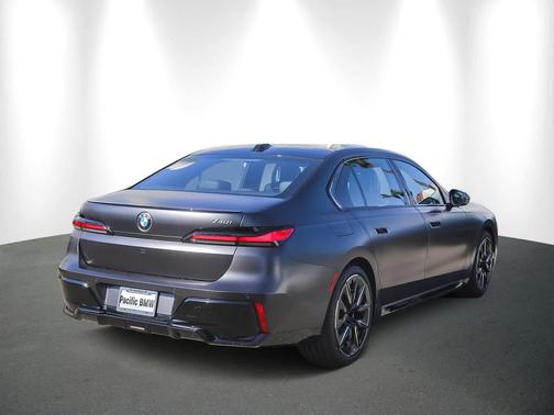 2026 BMW 740 i
