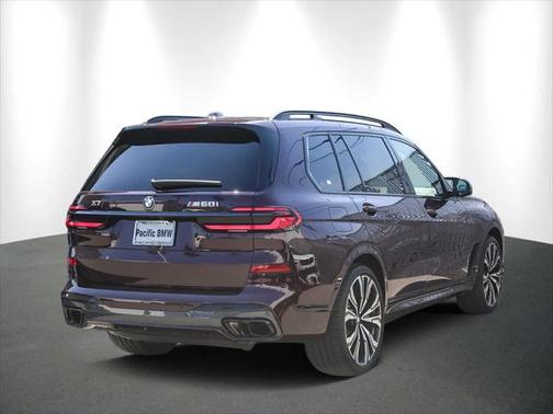 2025 BMW X7 M60i